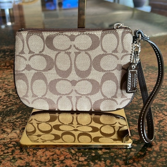 Coach Signature Canvas Wristlet, Brw/Tan EUC, like new - Picture 2 of 6